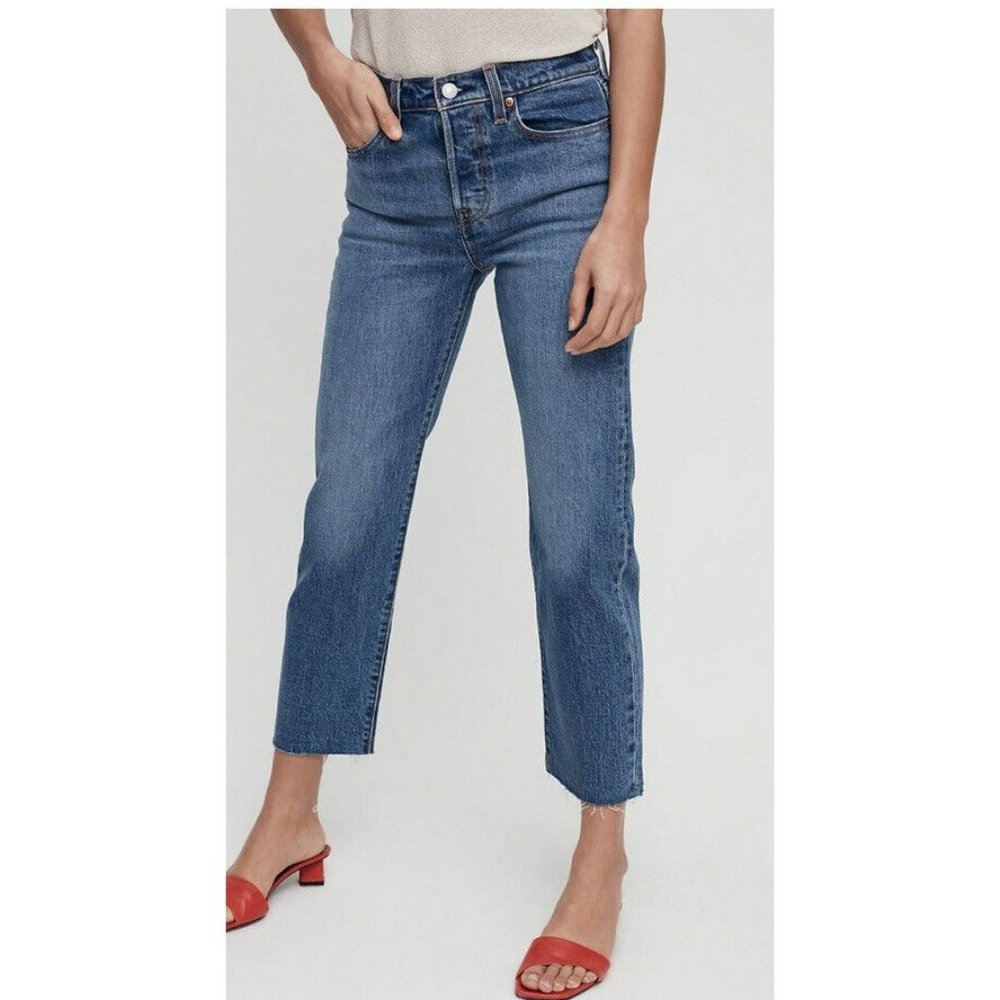 LEVI’S WEDGIE STRAIGHT SIZE 24 $98‎
